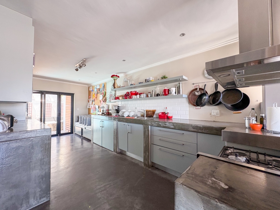 3 Bedroom Property for Sale in Vredehoek Western Cape